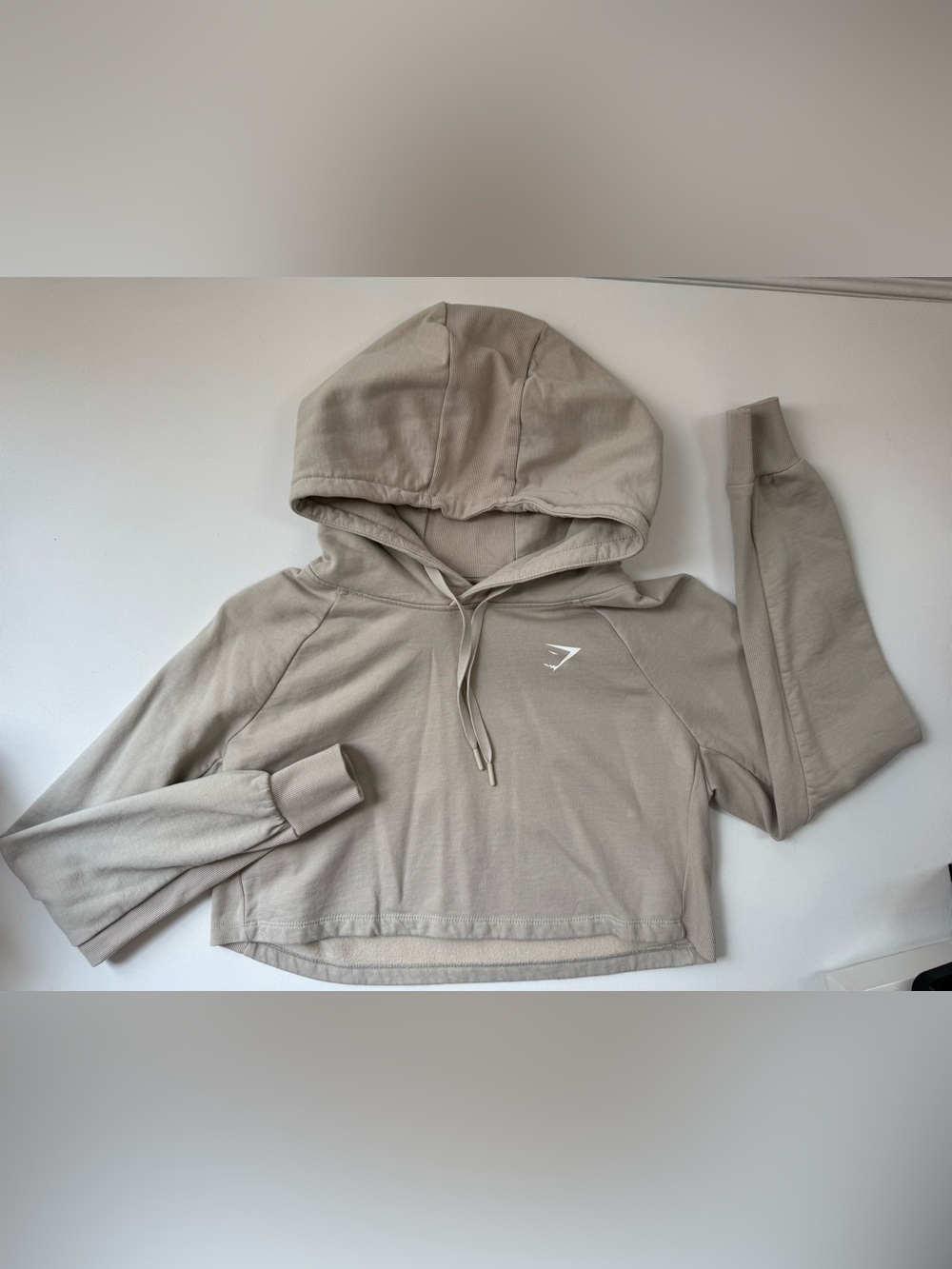 Gymshark Women’s Cropped Hoodie Taupe Oatmeal Fleece Pullover Size Medium